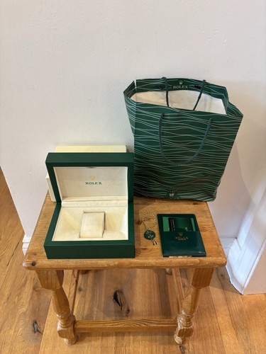 Rolex green wave presentation - green,