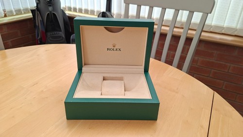 Rolex green wave presentation - green,